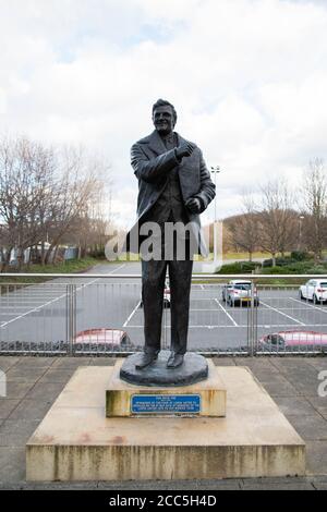 Statue outside of Leeds United football stadium of Don Revie Stock Photo