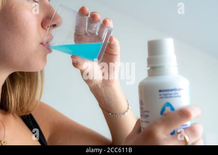 Bad breath, prevention through cleaning, mouth rinse, Stock Photo