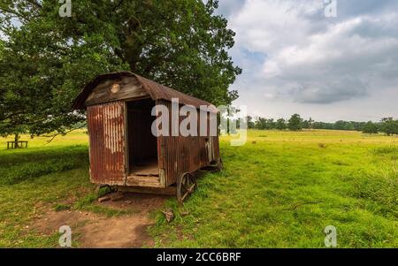 An old rusty Shepherd's Hut in the English Worcestershire countryside, England Stock Photo