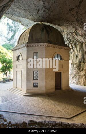 The magical neoclassical Temple of Valadier (Tempietto) built in an ancient cave (1828) - Gola della Rossa, Frasassi, Genga, Marche, Italy Stock Photo