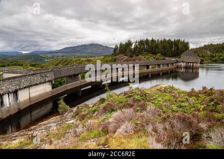 Maentwrog dam at Llyn Trawsfynydd, Wales Stock Photo