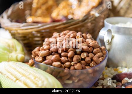 Bowl with raw and peeled peanuts. Peanut (Arachis hypogaea L.), also known in the south of Portugal as alcagoita and in Brazil as peanut, is a plant o Stock Photo