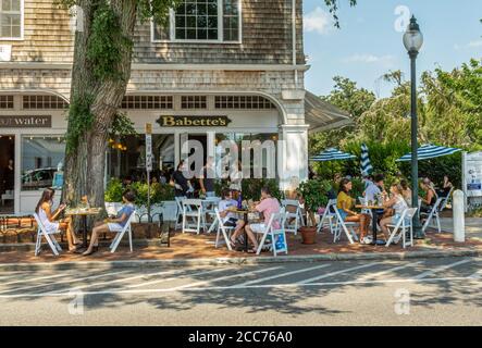 People enjoying lunch outside at Babette's in East Hampton, NY Stock Photo