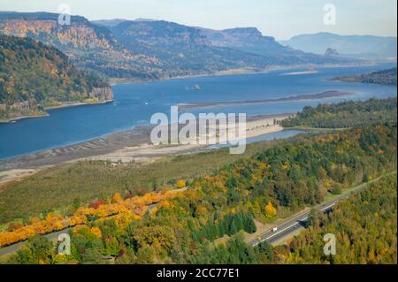 View from Crown Point State Park of the Columbia River gorge, Oregon, USA.  Also known as Thor's Heights or Thor's Crown.   It is located in eastern M Stock Photo