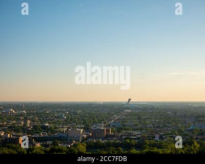 Montreal sunriMontreal sunrise viewed from Mount Royal with city skyline in the morningse viewed from Mount Royal with city skyline in the morning Stock Photo