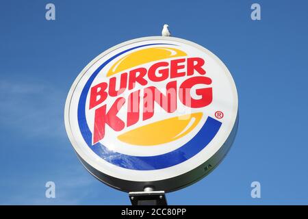 Burger King Sign with Pigion on top. London Ontario Canada Luke Durda/Alamy Stock Photo
