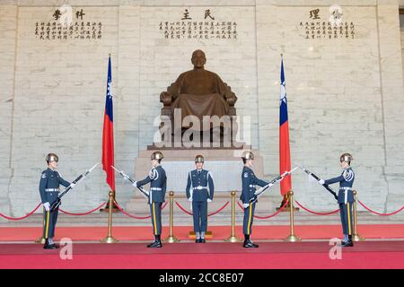 Taipei, Taiwan - Changing of the honored guards at Chiang Kai-shek ...