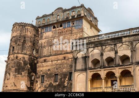 Orchha, Madhya Pradesh, India - March 2019: The exterior facade and weathered walls of the beautiful ancient palace of Jehangir Mahal inside the Orchh Stock Photo