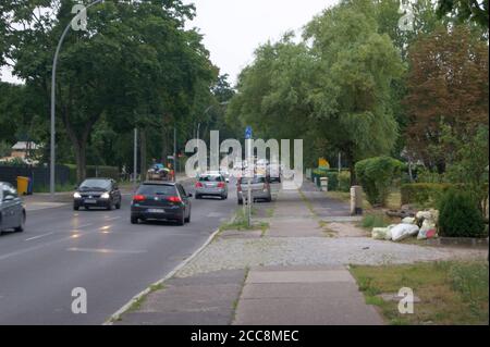 Die Gatower Straße in Höhe Hausnummer 116 in Berlin-Spandau, Blickrichtung Süden, Kladow Stock Photo