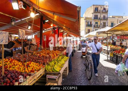 The Ballaro Market in the Albergheria district of central Palermo, Sicily, Italy. Stock Photo