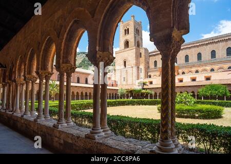 Decorated columns and capitals in the Chiostro dei Benedettini, cloisters, in the cathedral complex at Monreale near Palermo, Sicily, Italy. Stock Photo