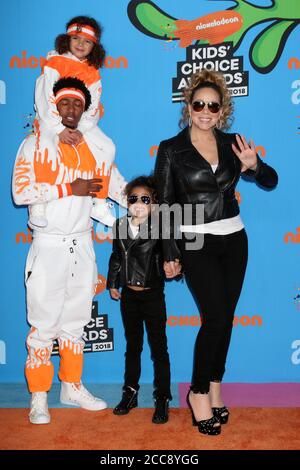 LOS ANGELES - MAR 24:  Nick Cannon, Moroccan Cannon, Mariah Carey, Monroe Cannon at the 2018 Kid's Choice Awards at Forum on March 24, 2018 in Inglewood, CA Stock Photo