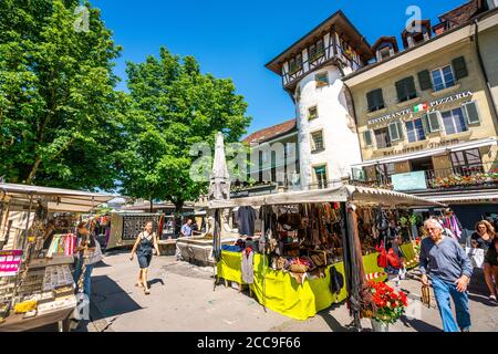 Bern Switzerland , 27 June 2020 : People shopping at artisan market on Waisenhausplatz square and Hollanderturm or Dutch tower building view in Bern o Stock Photo