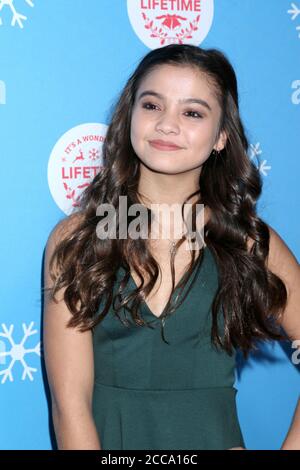 LOS ANGELES - NOV 14: Siena Agudong at the It's A Wonderful Lifetime