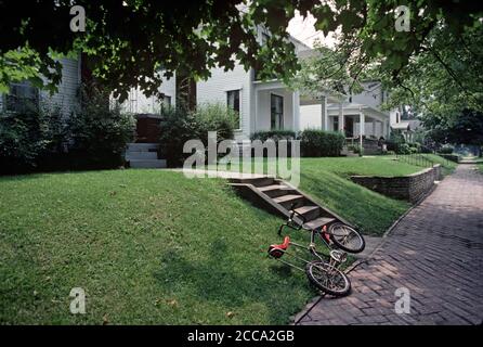 RICHMOND, INDIANA, SUBURBS WITH CHOPPER BIKE ON LAWN, USA, 1970s Stock Photo