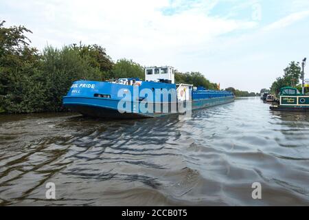 60m long Oil tanker Exol Pride on the way from Rotherham to Goole and Hull past the Strawberry Island Boat Club in Doncaster Stock Photo