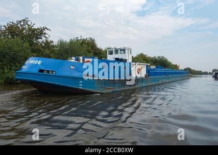 60m long Oil tanker Exol Pride on the way from Rotherham to Goole and Hull past the Strawberry Island Boat Club in Doncaster Stock Photo