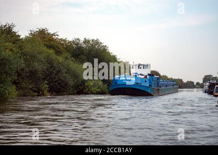 60m long Oil tanker Exol Pride on the way from Rotherham to Goole and Hull past the Strawberry Island Boat Club in Doncaster Stock Photo