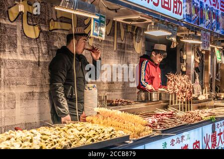 Street food vendors in the Muslim Quarter night market in Xian, China Stock Photo