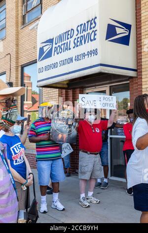 Detroit, Michigan, USA. 20th Aug, 2020. A rally to save the U.S. Postal Service. The rally was held outside the Old Redford Branch of the U.S. Postal Service, which has been threatened with closure. Credit: Jim West/Alamy Live News Stock Photo