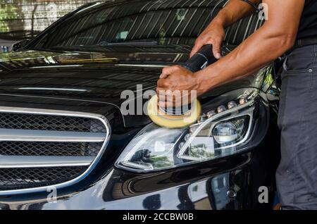 Man hands holding the work tool polish the car.Buffing and polishing car. Car detailing. Stock Photo