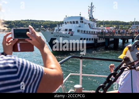 Binz, Germany. 17th Aug, 2020. A holidaymaker takes pictures of the MS Cap Arkona and tourists standing crowded together on the pier. The Cap Arkona starts from Binz to the chalk cliffs. The boat trips are popular with tourists. Credit: Stephan Schulz/dpa-Zentralbild/ZB/dpa/Alamy Live News Stock Photo