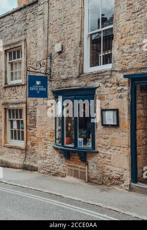 Stow-on-the-Wold, UK - July 10, 2020: Sign and exterior of The New England coffee house in Stow-on-the-Wold, a market town in Cotswolds, UK, built on Stock Photo