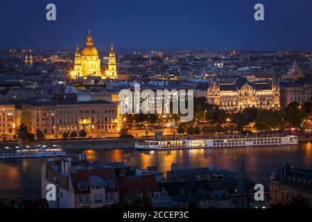 Budapest, Hungary - August 16, 2018: Downtown Budapest pedestrian ...