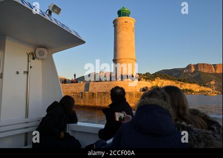 Tourists returning from a boat tour along the spectacular Calanques National Park at sunset, Cassis FR Stock Photo