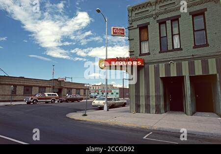 DRIVE IN LIQUOR STORE, DOWNTOWN CHEYENNE, WYOMING, USA 1970s Stock Photo