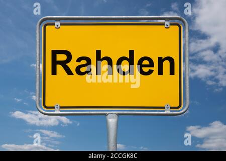 Ortstafel Rahden, Nordrhein-Westfalen, Deutschland | Place name sign Rahden, North Rhine-Westphalia, Germany, Europe Stock Photo
