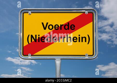 Ortstafel Voerde (Niederrhein), Nordrhein-Westfalen, Deutschland | Place name sign Voerde (Niederrhein), North Rhine-Westphalia, Germany, Europe Stock Photo