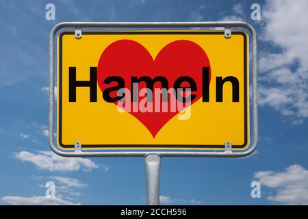 Ortstafel Hameln, Niedersachsen, Deutschland | Place name sign Hameln, Lower Saxony, Germany, Europe Stock Photo