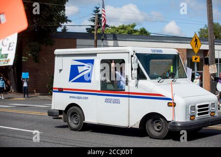 Portland, OREGON, USA. 22nd Aug, 2020. A postal carrier drives by and gives a thumbs up during the Save the Post Office Saturday day of action organized by Moveon.org in Portland Oregon on Saturday, August 22, 2020. Protesters showed up at local post offices across the country to save the post office from President Trump and ask for the resignation of Postmaster General Louis DeJoy. Credit: Katharine Kimball/ZUMA Wire/Alamy Live News Stock Photo