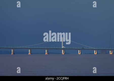 The Prince of Wales bridge in the foreground Stock Photo