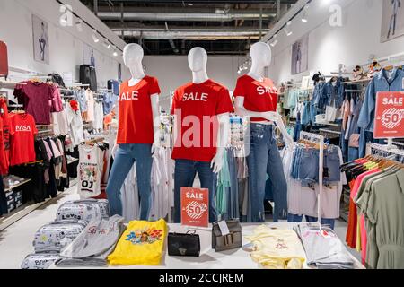 Ukraine, Kyiv, 03 August 2020. mannequins with clothing and lettering, sale. Promotion of sales of goods. Advertising sign for a sale in a boutique Stock Photo