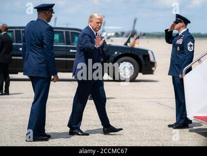Avoca, United States Of America. 20th Aug, 2020. President Donald J. Trump waves as he prepares to board Air Force One at Joint Base Andrews, Md. Thursday, Aug. 20, 2020, en route to Wilkes-Barre Scranton International Airport in Avoca, Pa. People: President Donald Trump Credit: Storms Media Group/Alamy Live News Stock Photo