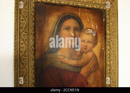 Painting of Virgin Mary holding baby Jesus Stock Photo