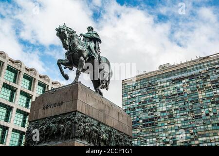 The statue marking Artigas Mausoleum in Plaza Independencia, Ciudad Vieja, Montevideo, Uruguay Stock Photo