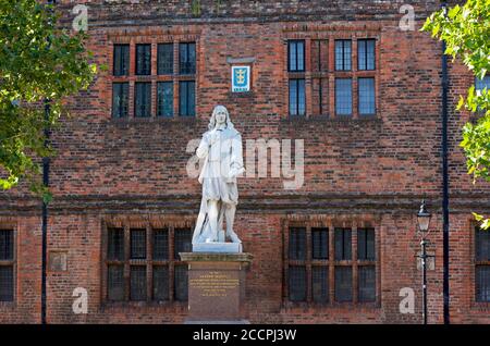 Statue of poet Andrew Marvell in Trinity Square, Hull, Humberside, East Yorkshire, England UK Stock Photo