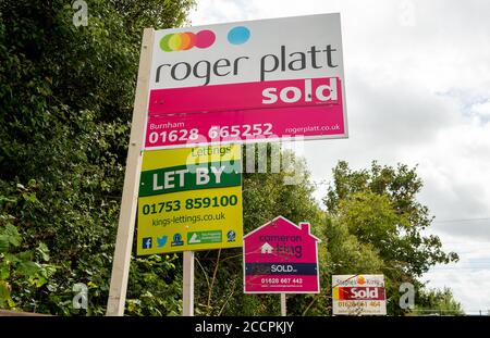 Burnham, Slough, Berkshire, UK. 21st August, 2020. Sold and let by signs in Burnham. The property market continues to thrive  following the temporary cut in stamp duty for house purchases up to £500k following the Coronavirus lockdown. Credit: Maureen McLean/Alamy Stock Photo