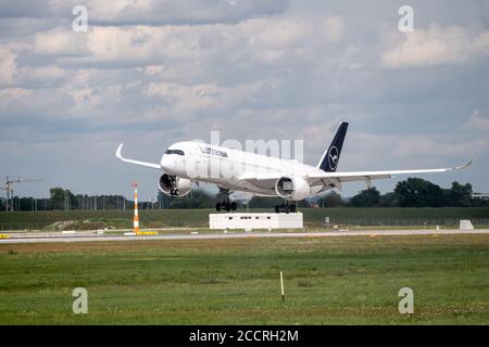 Munich, Germany. 24th Aug, 2020. The plane with the players from FC Bayern Munich lands on the southern runway of the airport in Munich. Credit: Matthias Balk/dpa/Alamy Live News Stock Photo
