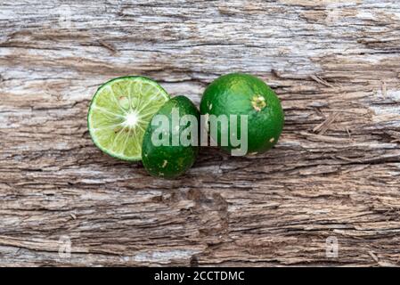 Citrus reticulata in natura. Fruit similar to orange, half bitter and very  aromatic. This fruit is widely consumed naturally and in the manufacture of  Stock Photo - Alamy