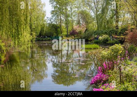 Japanese Bridge and Lily Pond, Claude Monet's house and gardens, Giverny, Normandy, France Stock Photo