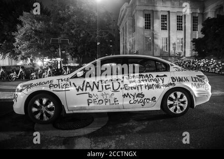 Louisville, United States. 23rd Aug, 2020. LOUISVILLE, KY- AUGUST 23: A car sits near Jefferson Square Park in Louisville, Kentucky after the police shooting of Jacob Blake on August 23, 2020 in Kenosha, Wisconsin . (Photo by Chris Tuite/ImageSPACE) Credit: Imagespace/Alamy Live News Stock Photo