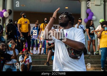 Louisville, United States. 23rd Aug, 2020. LOUISVILLE, KY- AUGUST 23: Attendies of the Bre-B-Q during the second day of BreonnaCon at Shawnee Park on August 23, 2020 in Louisville, Kentucky after the death of Breonna Taylor . (Photo by Chris Tuite/ImageSPACE) Credit: Imagespace/Alamy Live News Stock Photo