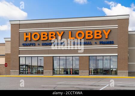 ROSEVILLE, MN/USA - AUGUST 23, 2020: Hobby Lobby retail craft store exterior and trademark logo. Stock Photo