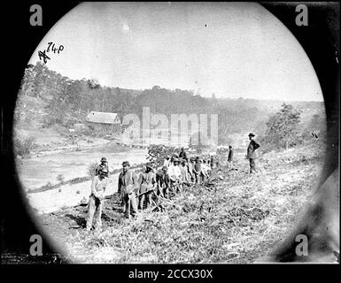 Jericho Mills, Va. Party of the 50th New York Engineers building a road on the south bank of the North Anna, with a general headquarters wagon train crossing the pontoon bridge Stock Photo