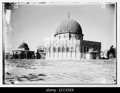 Jerusalem (El-Kouds). Mosque of Omar (i.e., Dome of the Rock) from the northeast Stock Photo