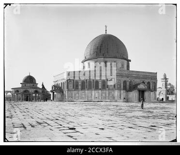 Jerusalem (El-Kouds). Mosque of Omar (i.e., Dome of the Rock) from the northeast Stock Photo